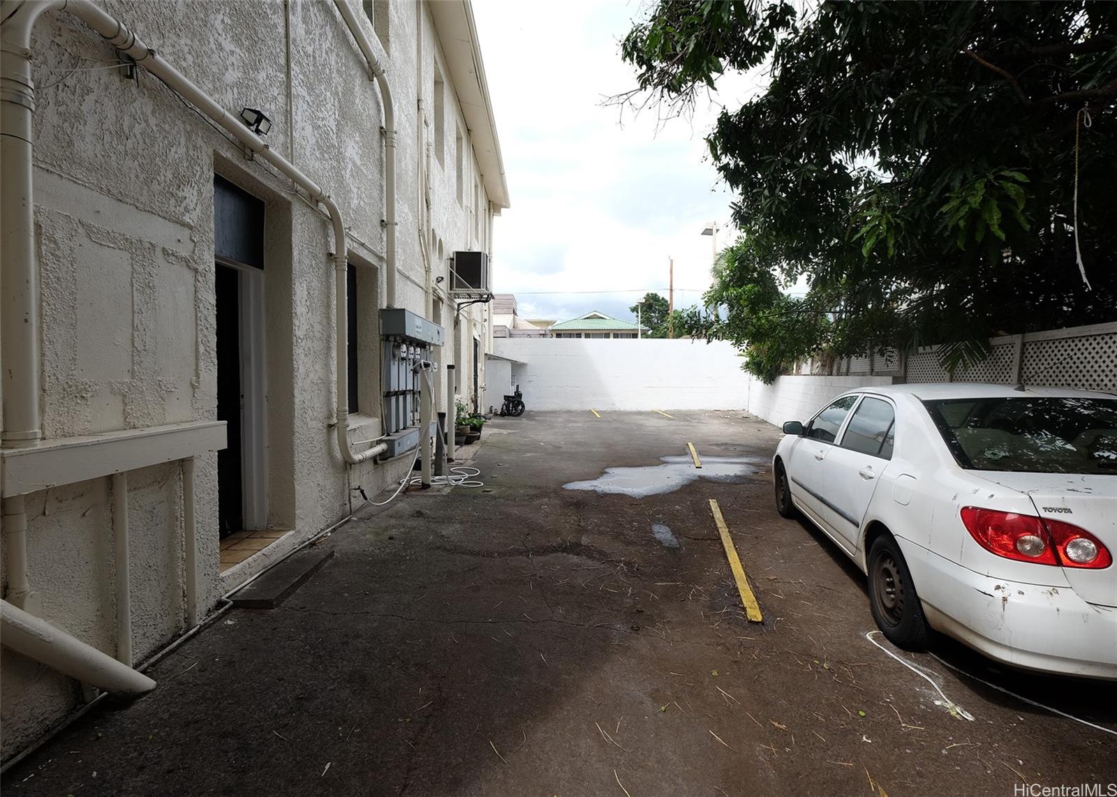 1178 N King St Honolulu Oahu commercial real estate photo5 of 15