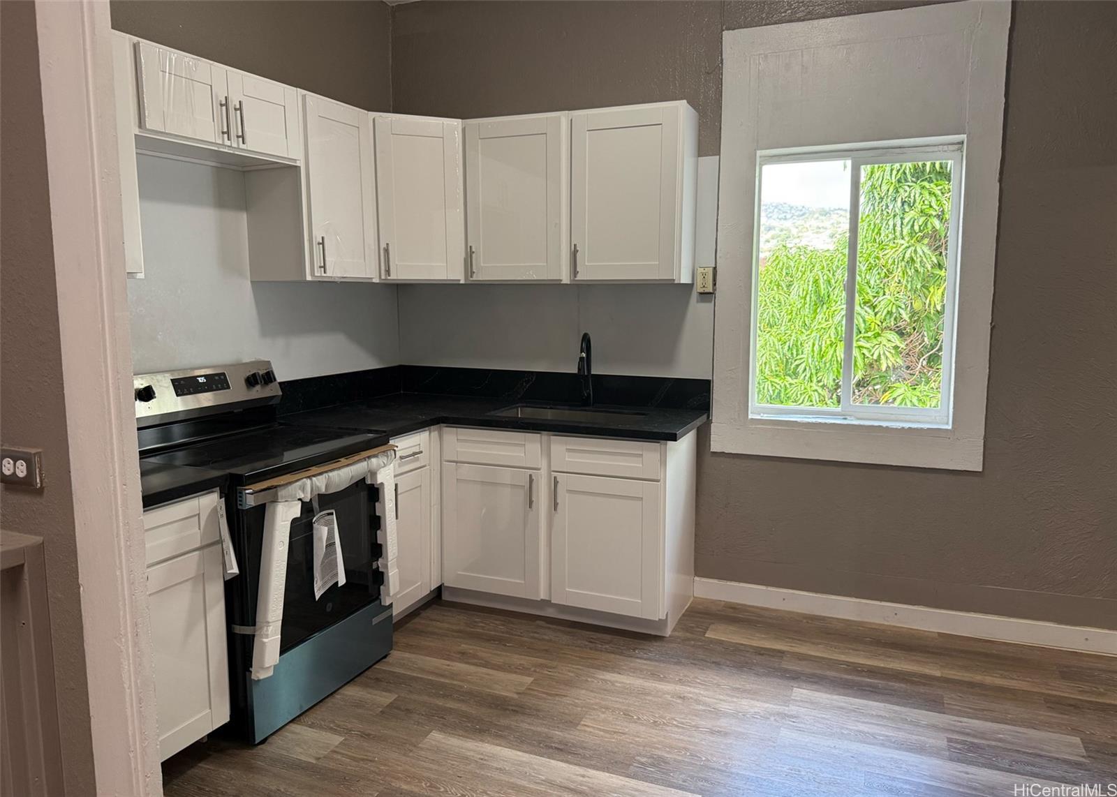 1178 N King St Honolulu Oahu commercial real estate photo9 of 15