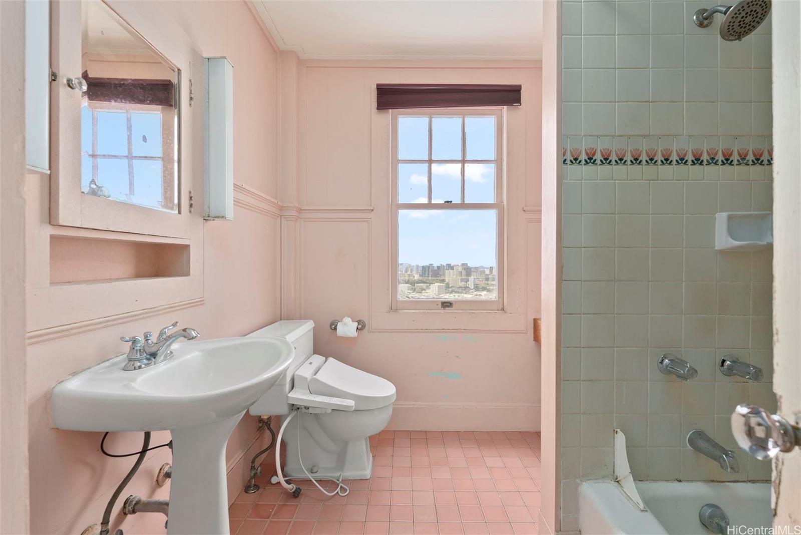 1186  Alewa Drive Alewa Heights, Honolulu home - photo 14 of 25