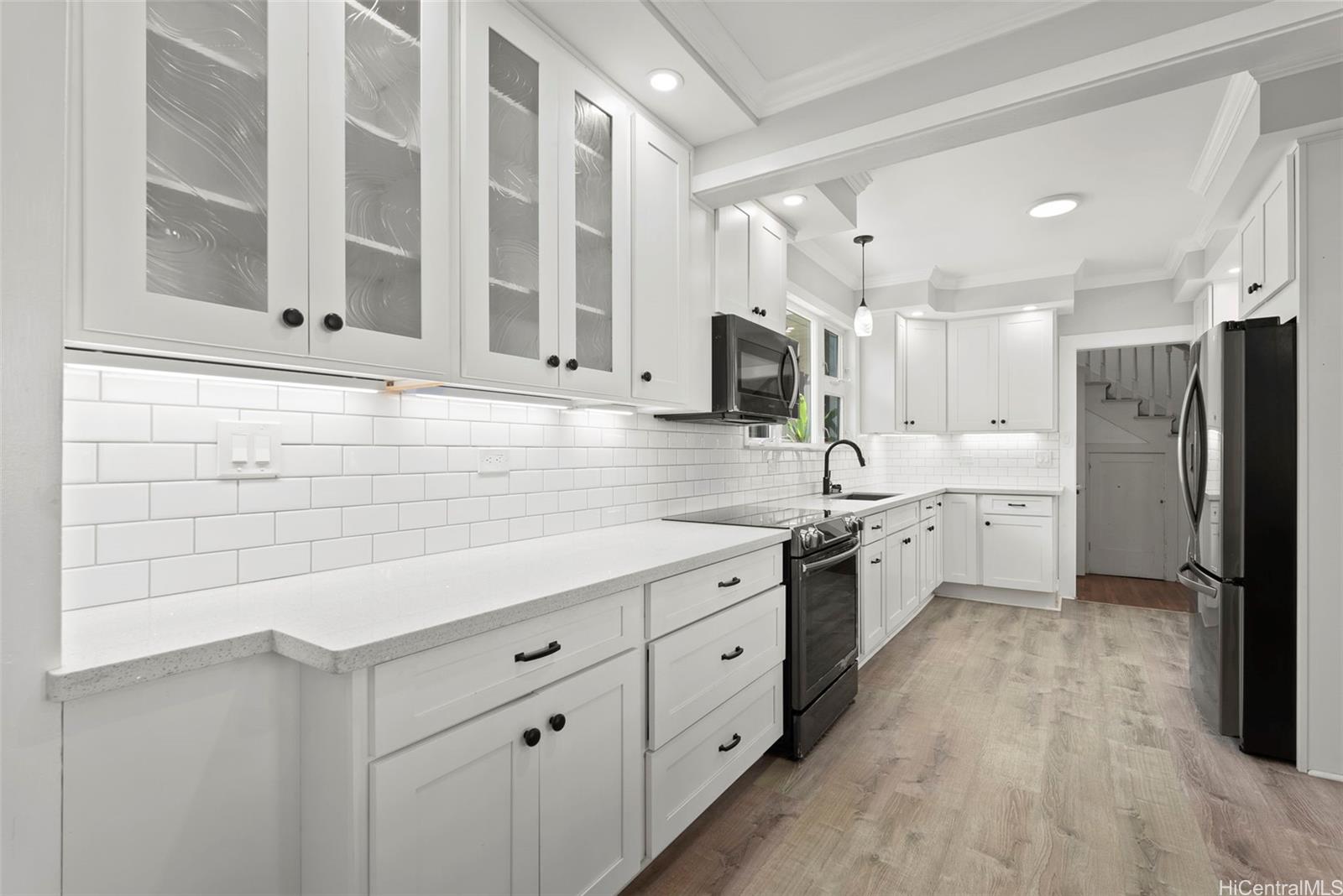 1186  Alewa Drive Alewa Heights, Honolulu home - photo 3 of 25