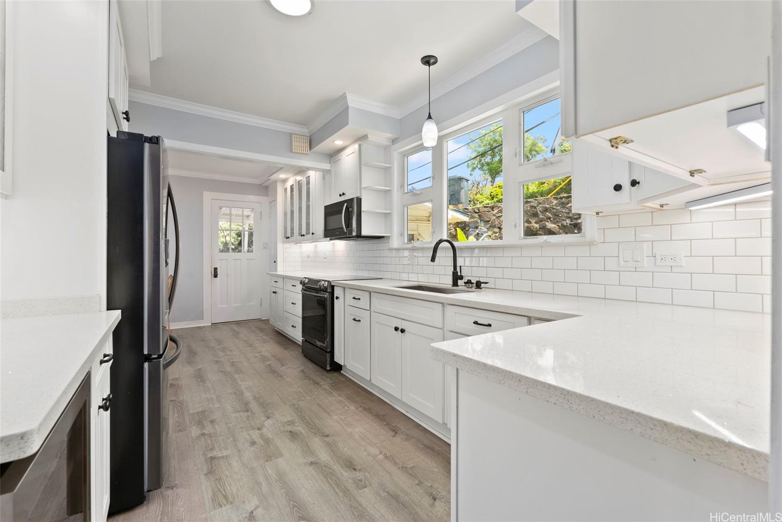 1186  Alewa Drive Alewa Heights, Honolulu home - photo 4 of 25