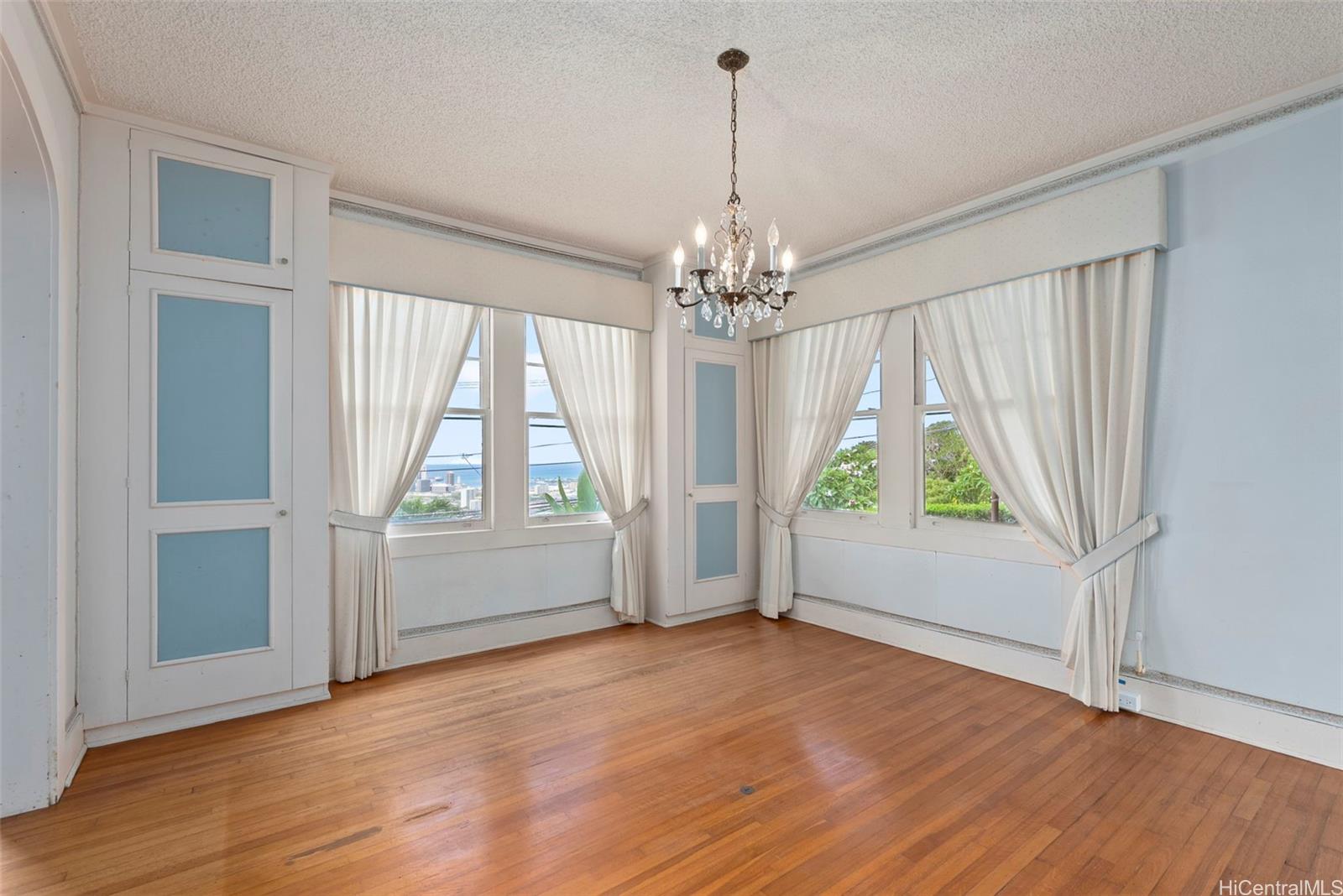 1186  Alewa Drive Alewa Heights, Honolulu home - photo 7 of 25