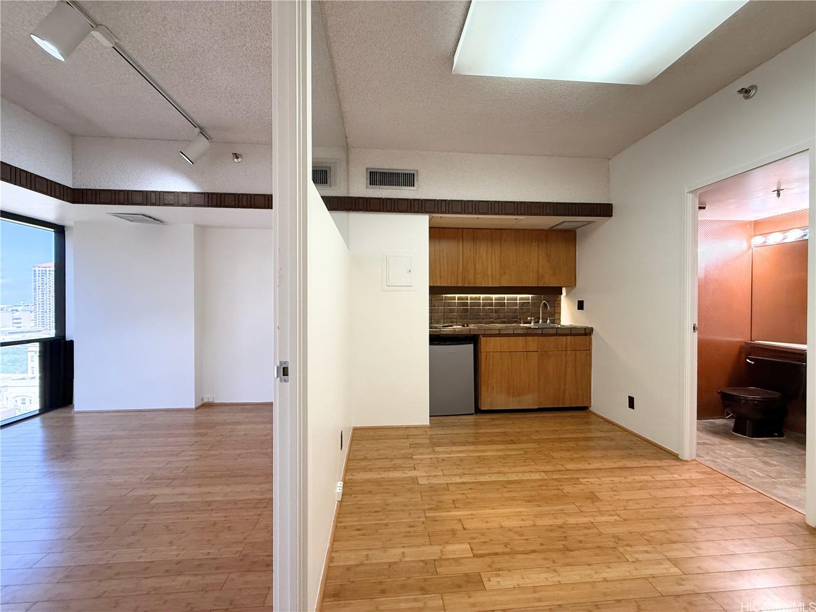 Century Square condo # 1301, Honolulu, Hawaii - photo 16 of 18