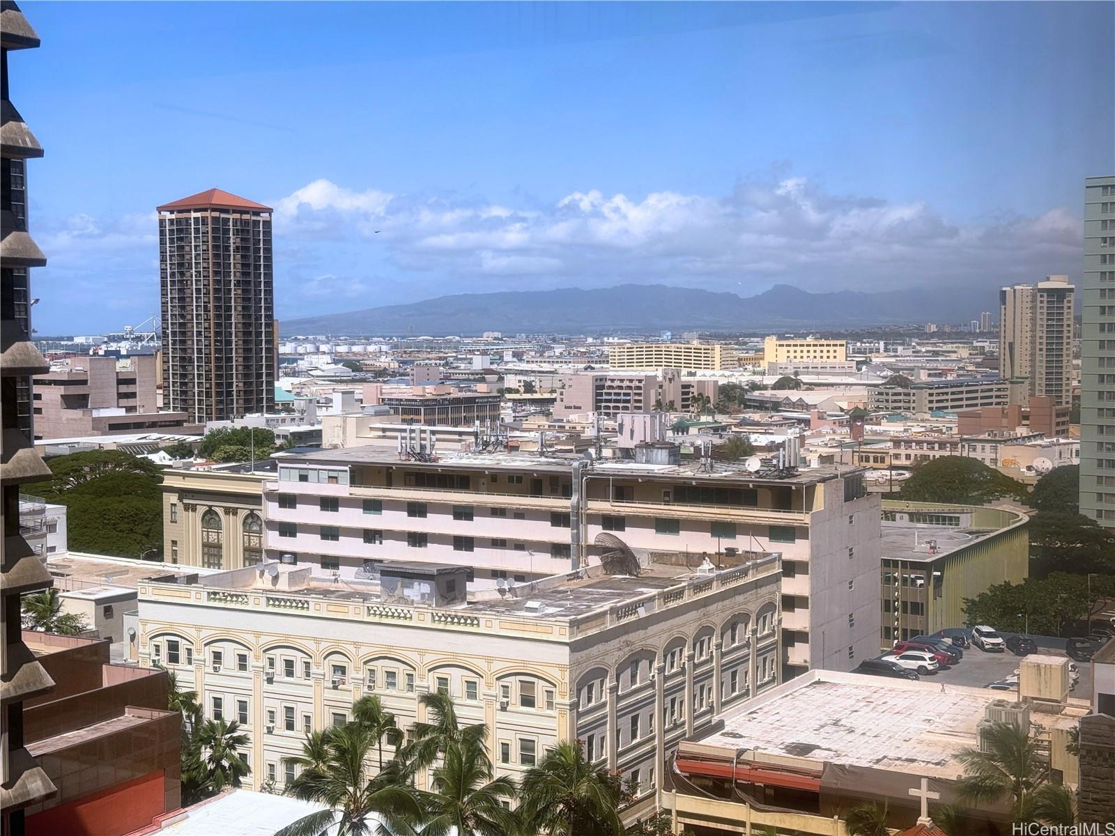 Century Square condo # 1301, Honolulu, Hawaii - photo 17 of 18