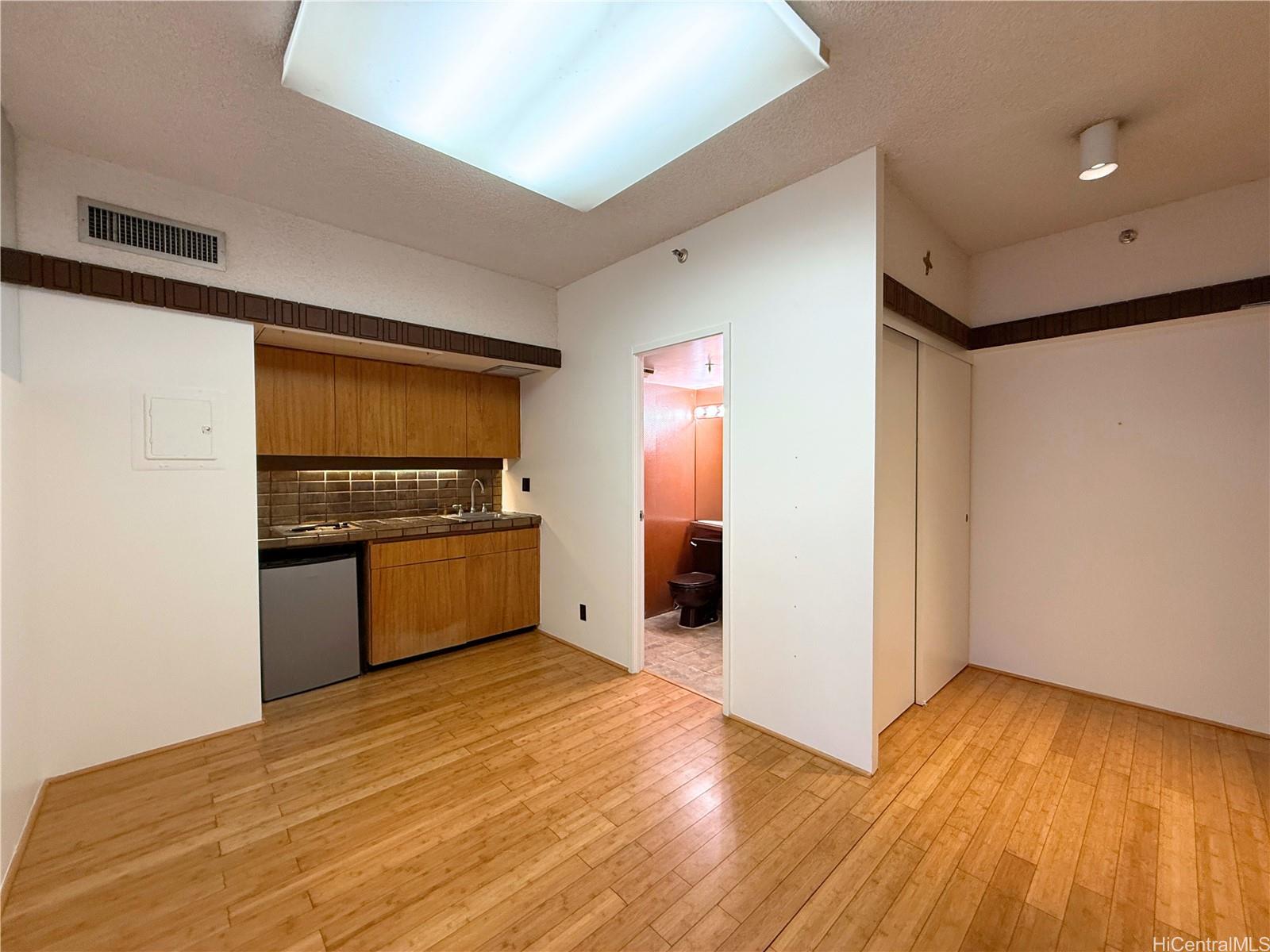 Century Square condo # 1301, Honolulu, Hawaii - photo 4 of 18