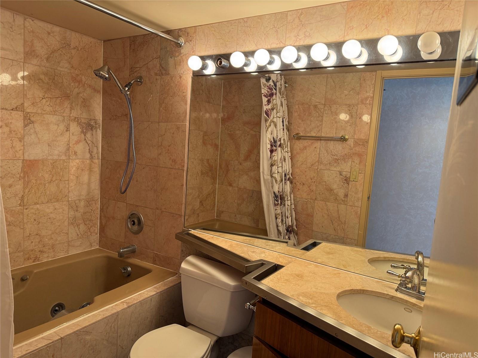 Century Square condo # 1302, Honolulu, Hawaii - photo 12 of 16