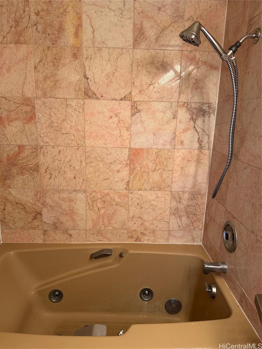 Century Square condo # 1302, Honolulu, Hawaii - photo 13 of 16