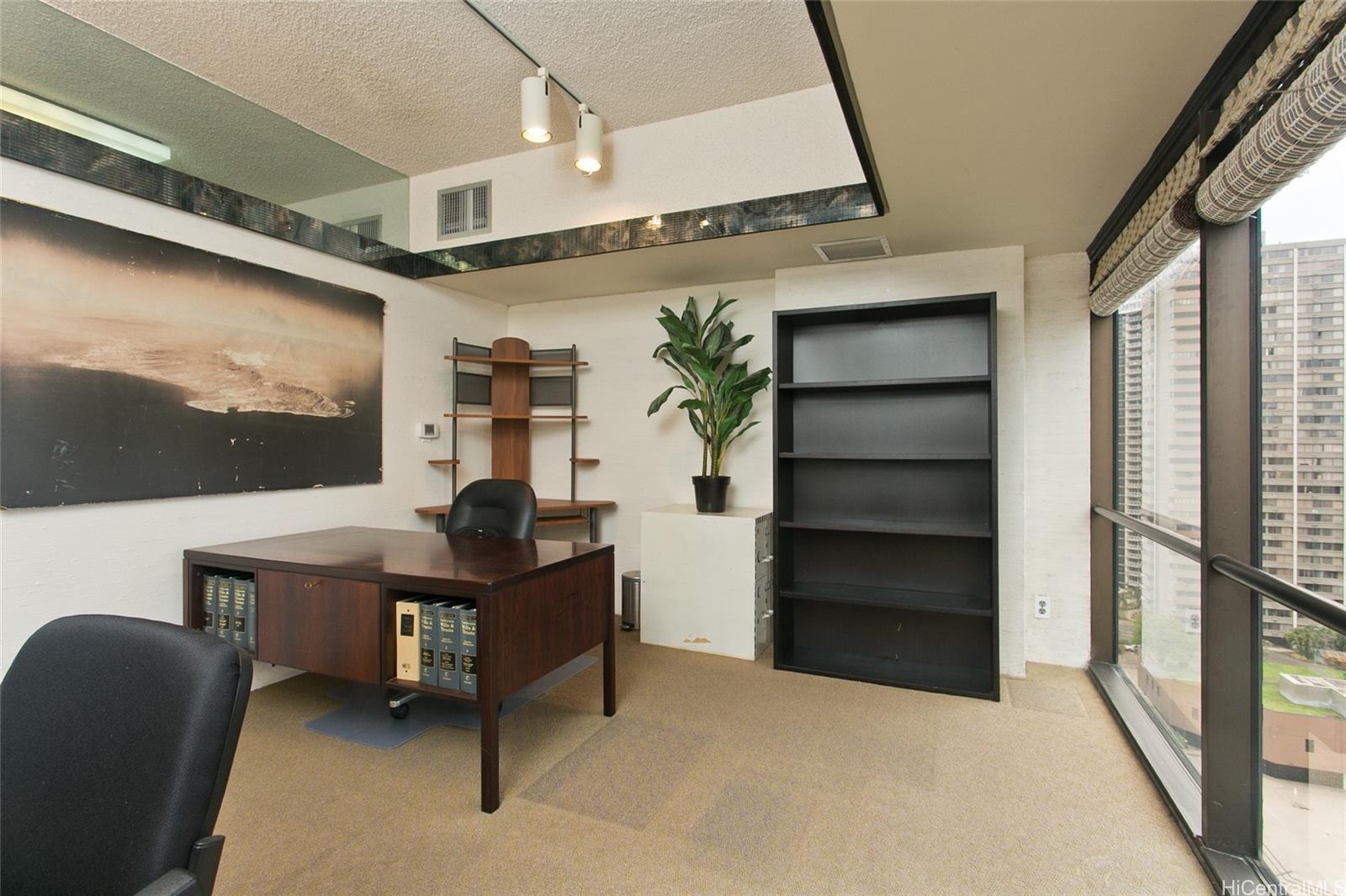 Century Square condo # 1706, Honolulu, Hawaii - photo 4 of 13