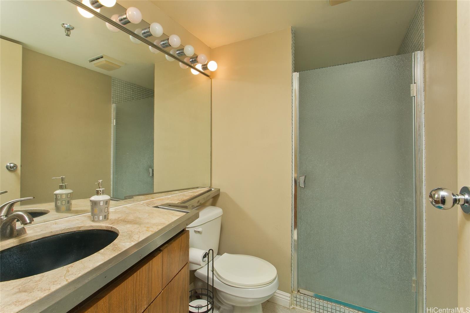 Century Square condo # 1706, Honolulu, Hawaii - photo 8 of 13