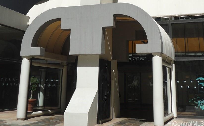 Century Square condo # 2009, Honolulu, Hawaii - photo 2 of 4