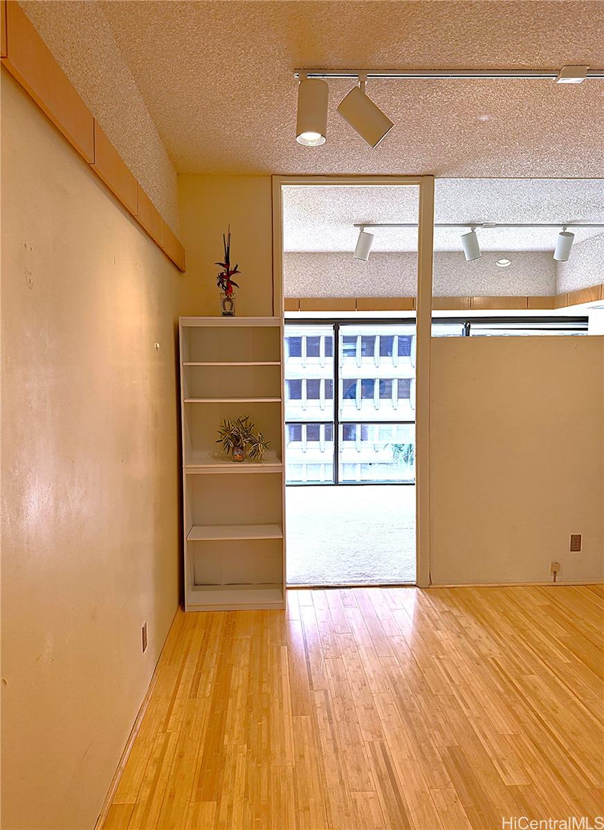Century Square condo # 701, Honolulu, Hawaii - photo 5 of 12