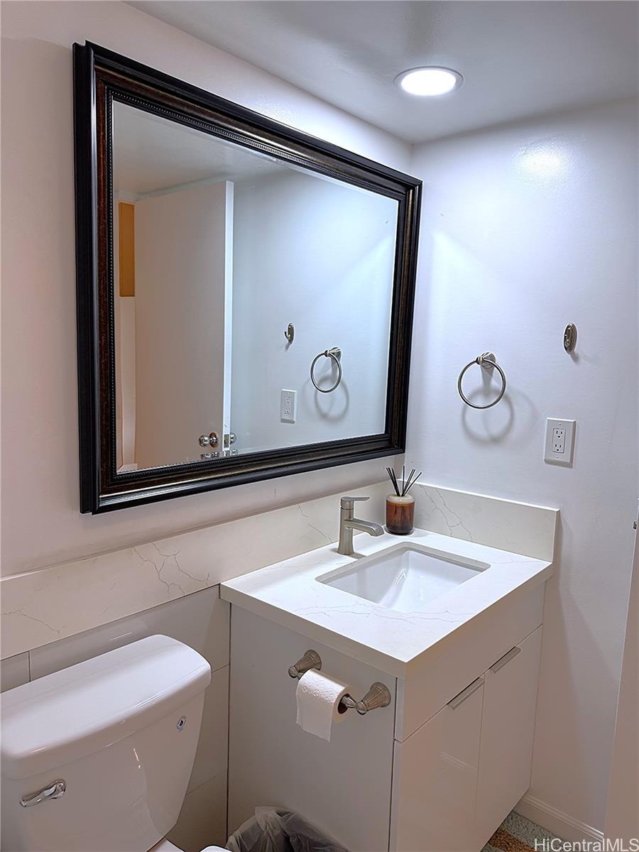Century Square condo # 701, Honolulu, Hawaii - photo 8 of 12