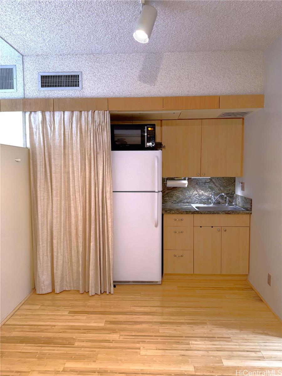 Century Square condo # 701, Honolulu, Hawaii - photo 3 of 12