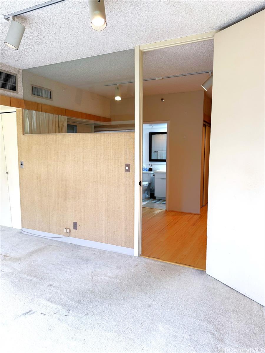 Century Square condo # 701, Honolulu, Hawaii - photo 4 of 12