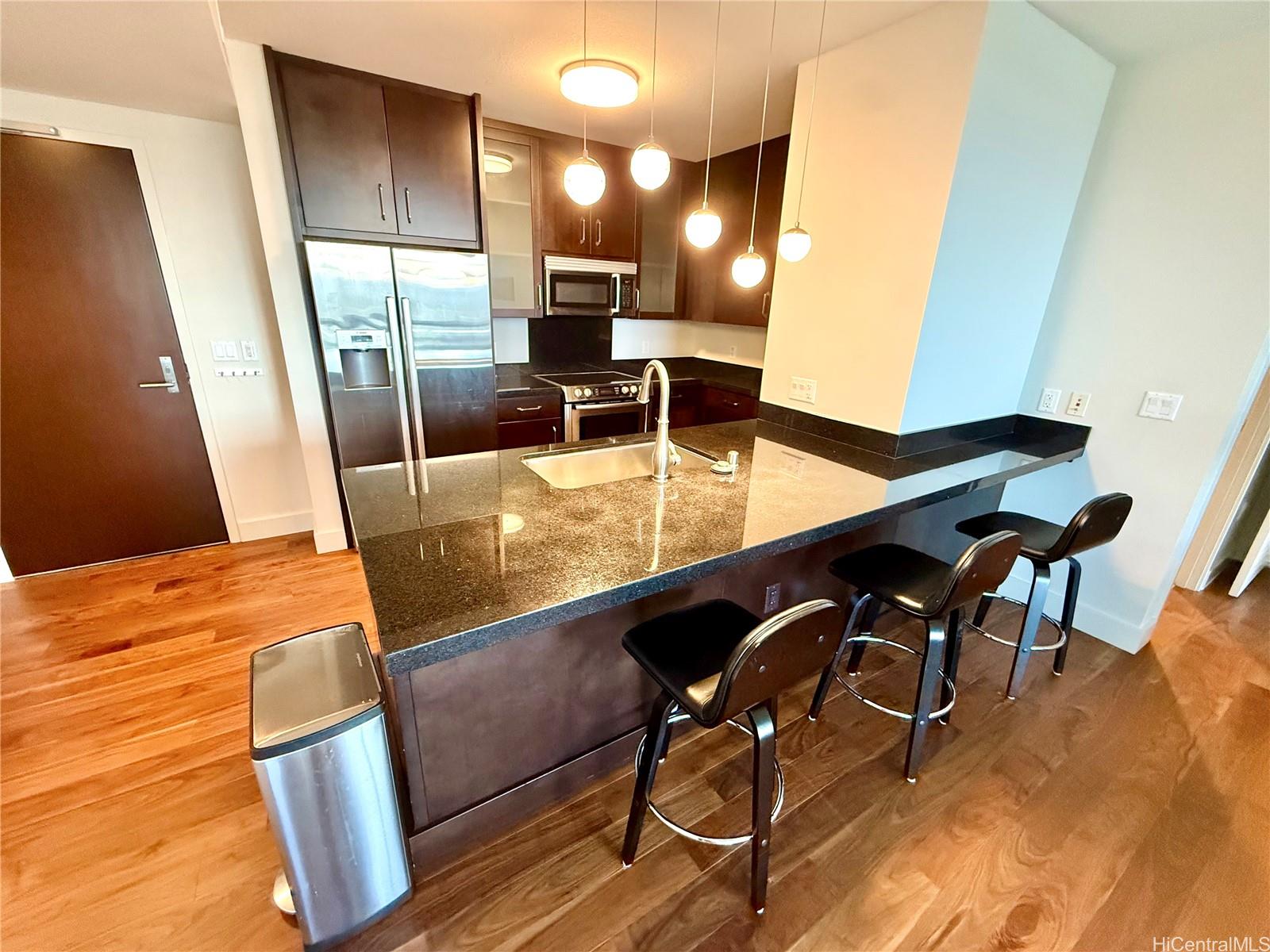 1189 Waimanu St Honolulu - Rental - photo 2 of 19