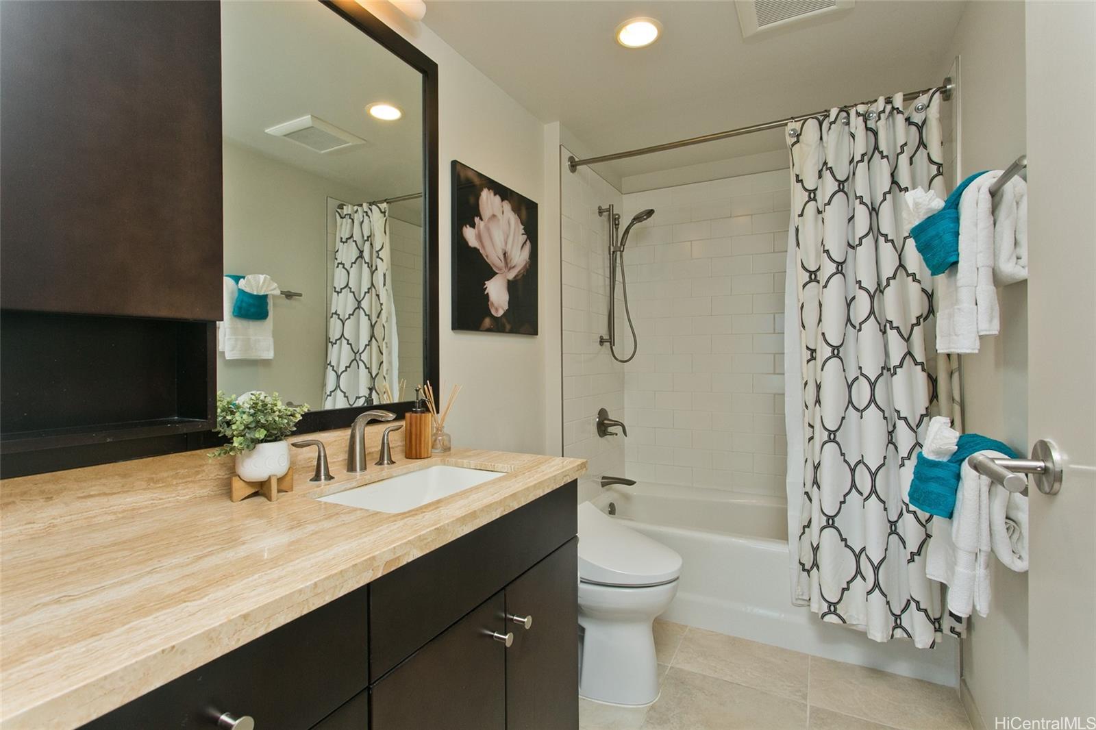 Waihonua condo # 1208, Honolulu, Hawaii - photo 8 of 17