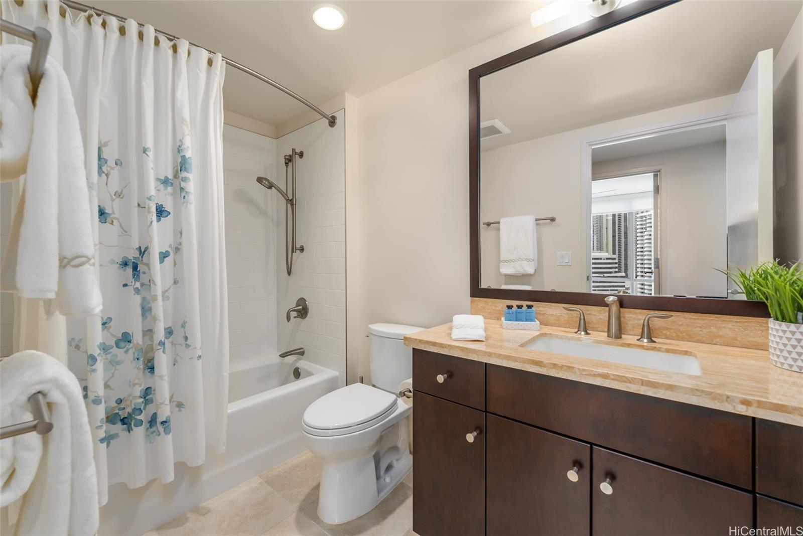 Waihonua condo # 1605, Honolulu, Hawaii - photo 12 of 25