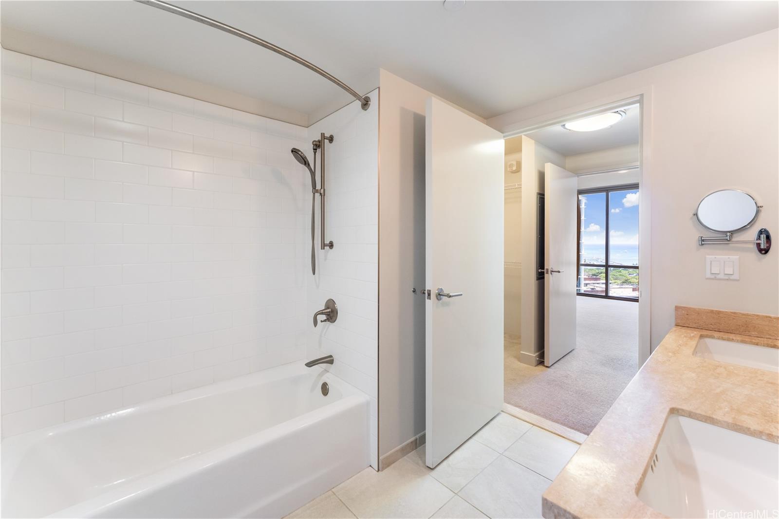 Waihonua condo # 2204, Honolulu, Hawaii - photo 8 of 17