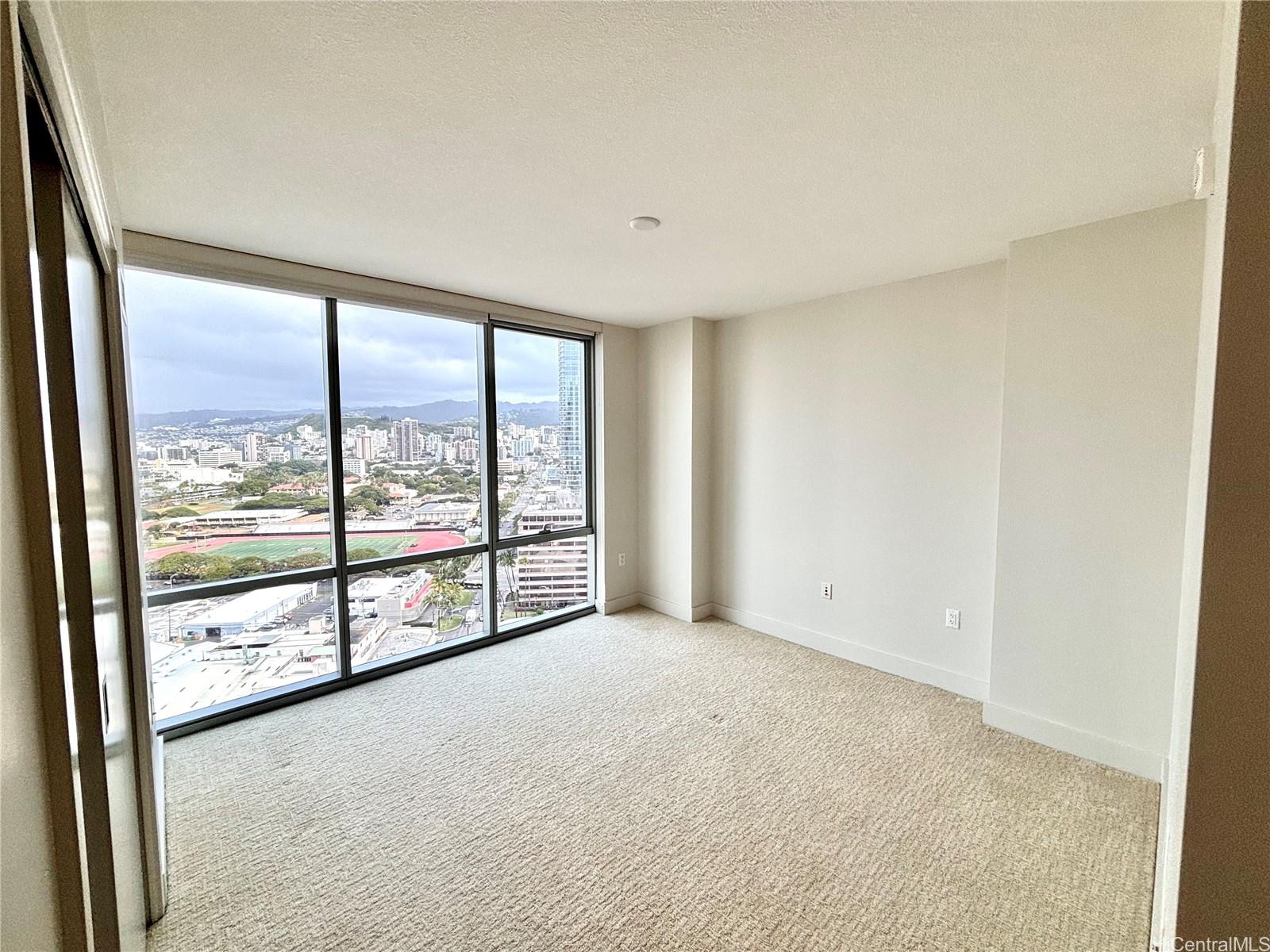 1189 Waimanu St Honolulu - Rental - photo 4 of 7