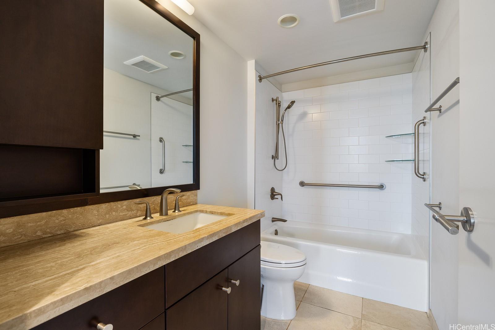 Waihonua condo # 2408, Honolulu, Hawaii - photo 10 of 25