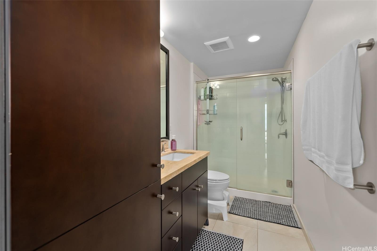 Waihonua condo # 2409, Honolulu, Hawaii - photo 10 of 24