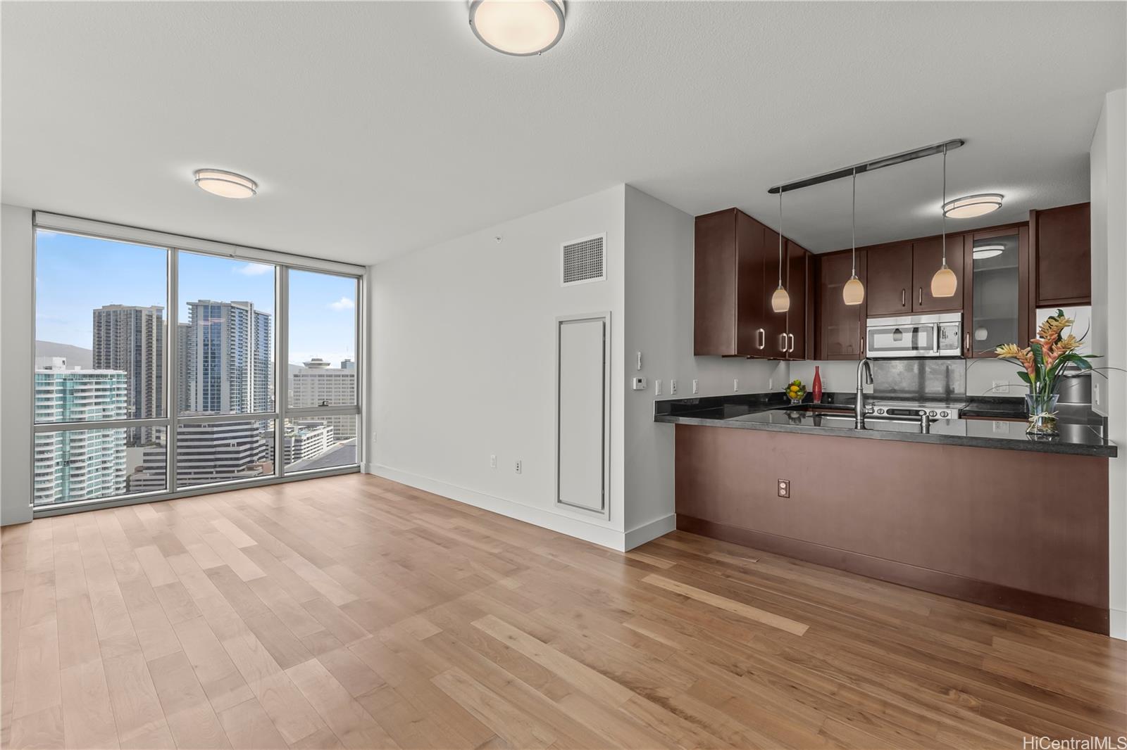 1189 Waimanu St Honolulu - Rental - photo 2 of 23