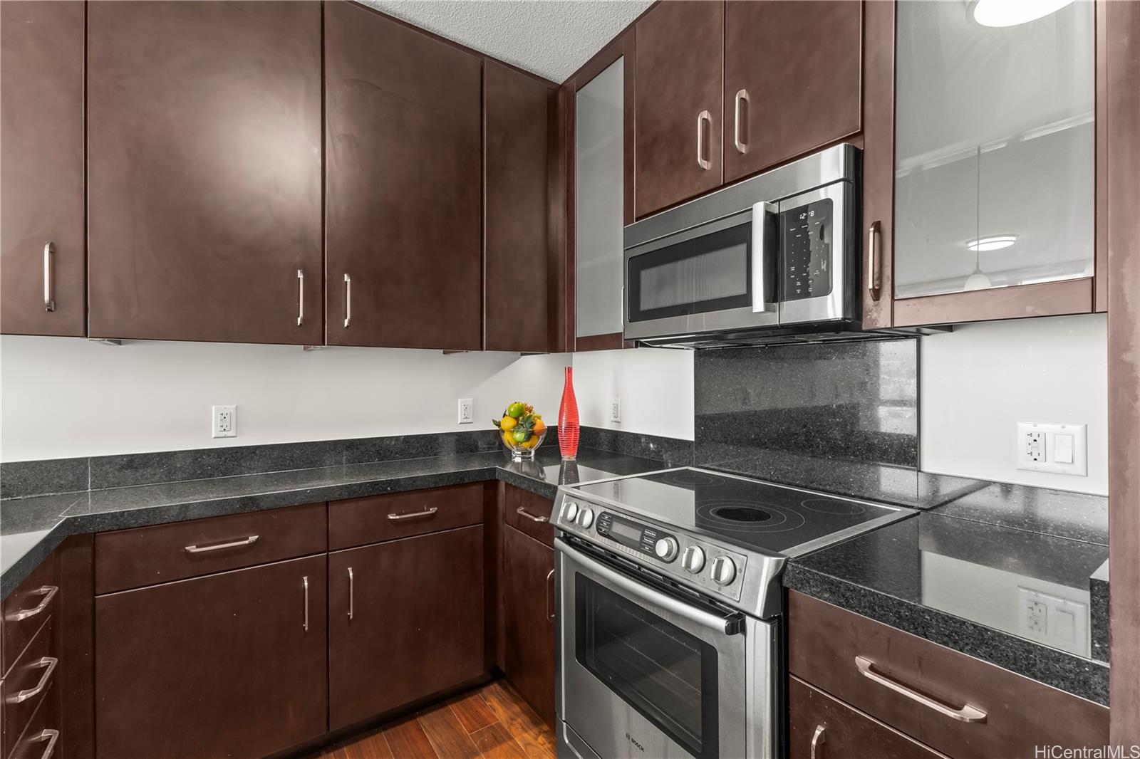 1189 Waimanu St Honolulu - Rental - photo 3 of 23