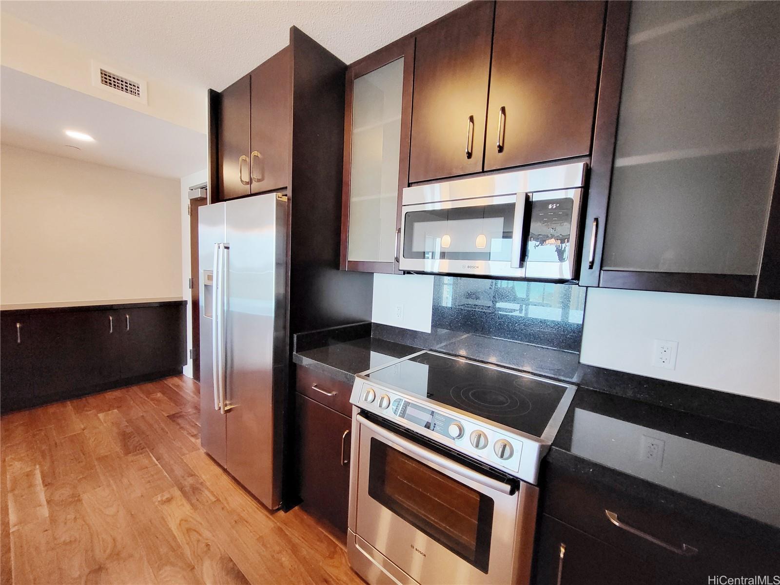 1189 Waimanu St Honolulu - Rental - photo 4 of 25