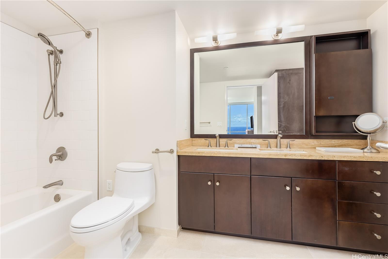 Waihonua condo # 3905, Honolulu, Hawaii - photo 13 of 25