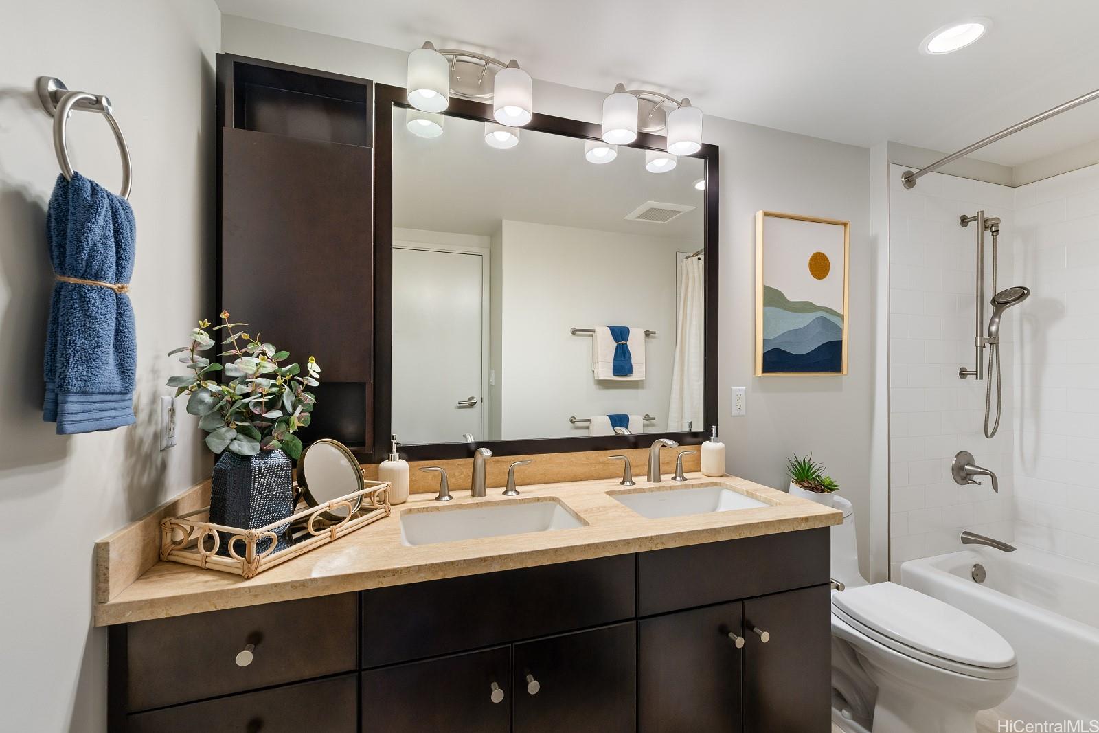 Waihonua condo # 4204, Honolulu, Hawaii - photo 10 of 25