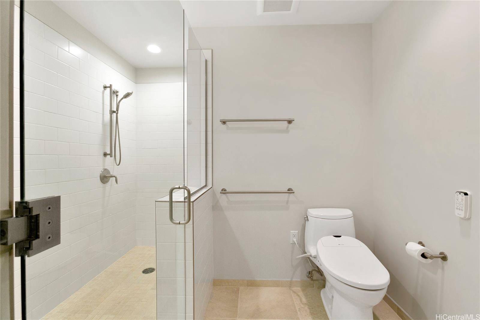 Waihonua condo # 4301, Honolulu, Hawaii - photo 11 of 22