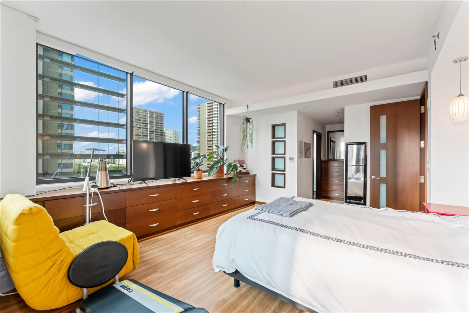 The Pinnacle Honolulu condo # 12B, Honolulu, Hawaii - photo 11 of 25