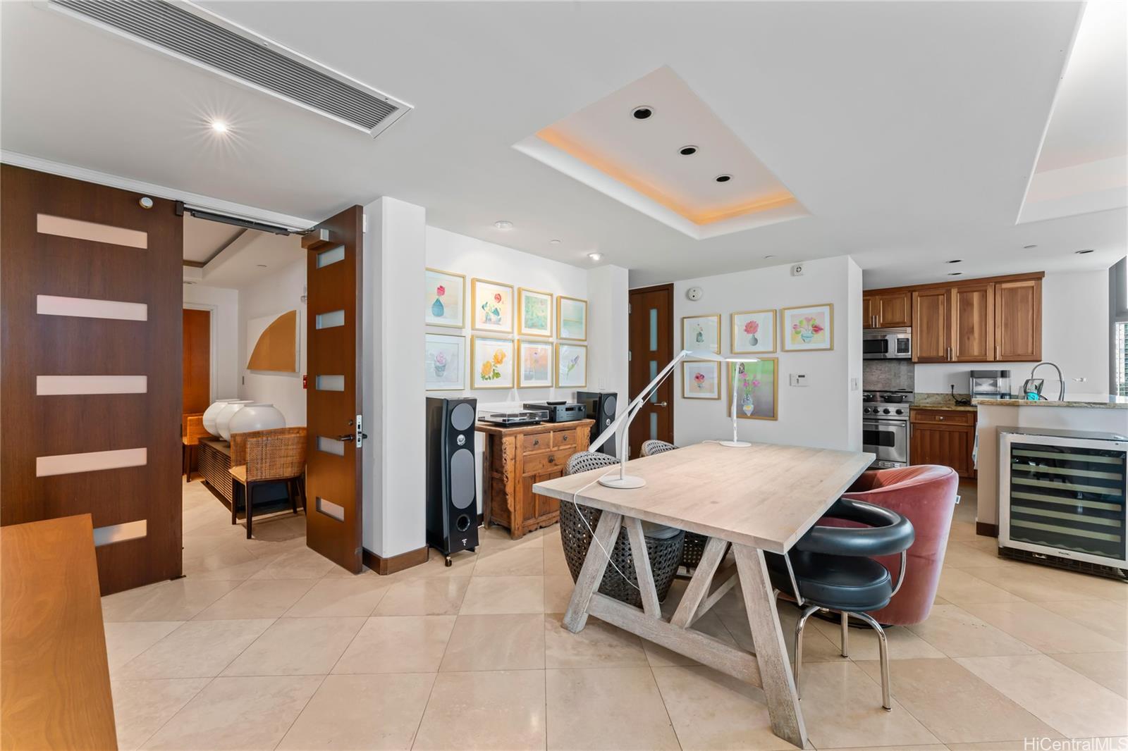 The Pinnacle Honolulu condo # 12B, Honolulu, Hawaii - photo 4 of 25