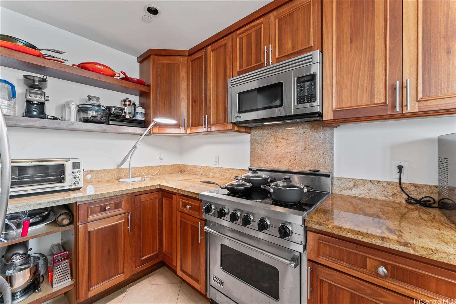 The Pinnacle Honolulu condo # 12B, Honolulu, Hawaii - photo 6 of 25