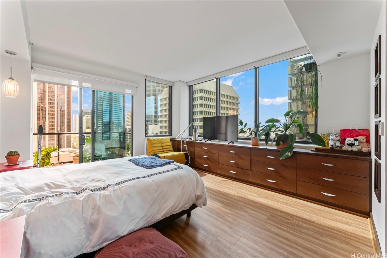 The Pinnacle Honolulu condo # 12B, Honolulu, Hawaii - photo 9 of 25