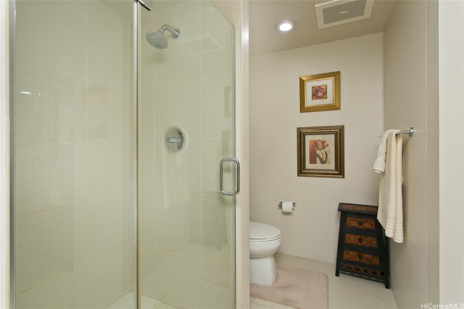 Capitol Place condo # 1403, Honolulu, Hawaii - photo 11 of 16