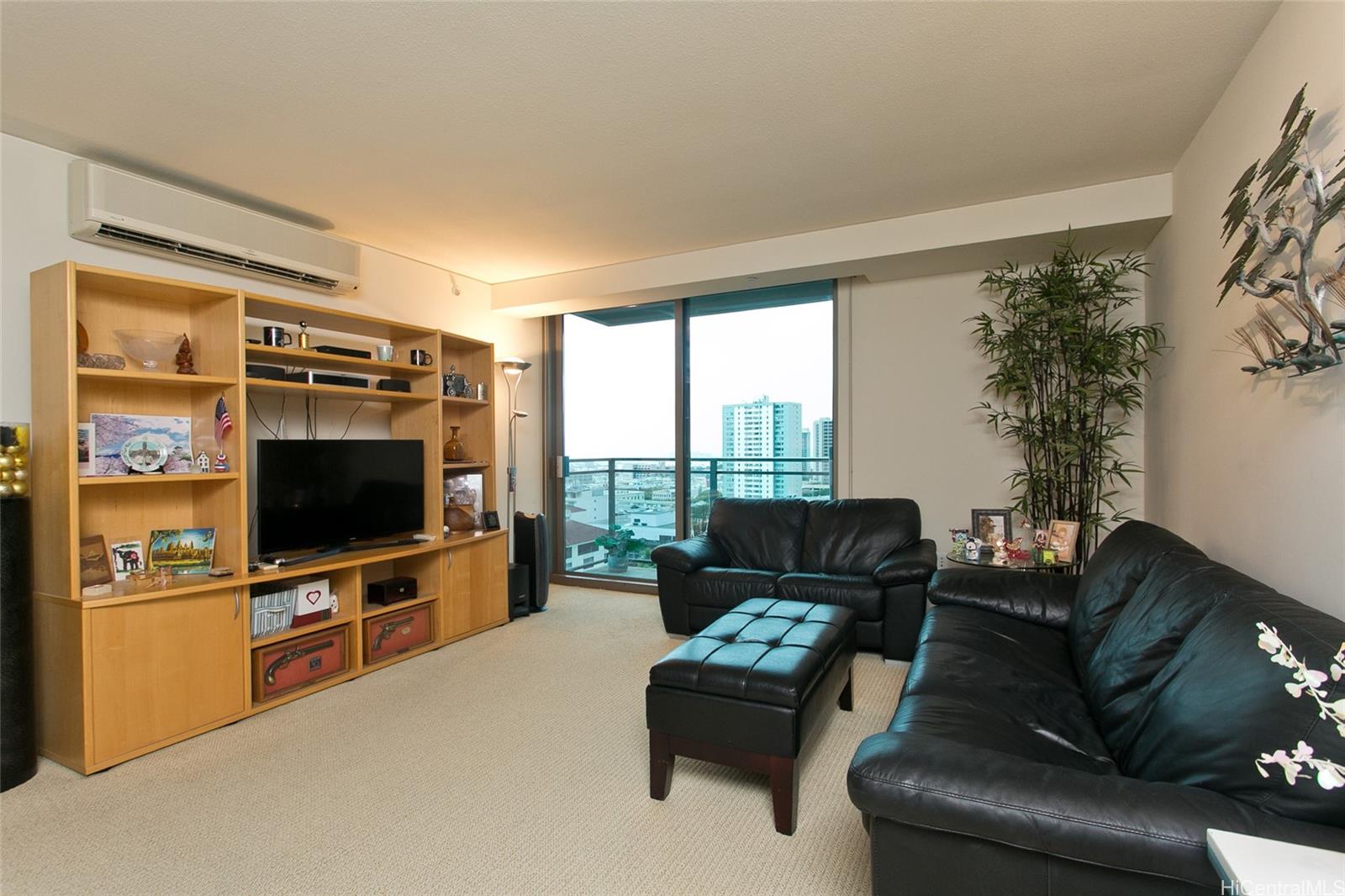 Capitol Place condo # 1403, Honolulu, Hawaii - photo 3 of 16