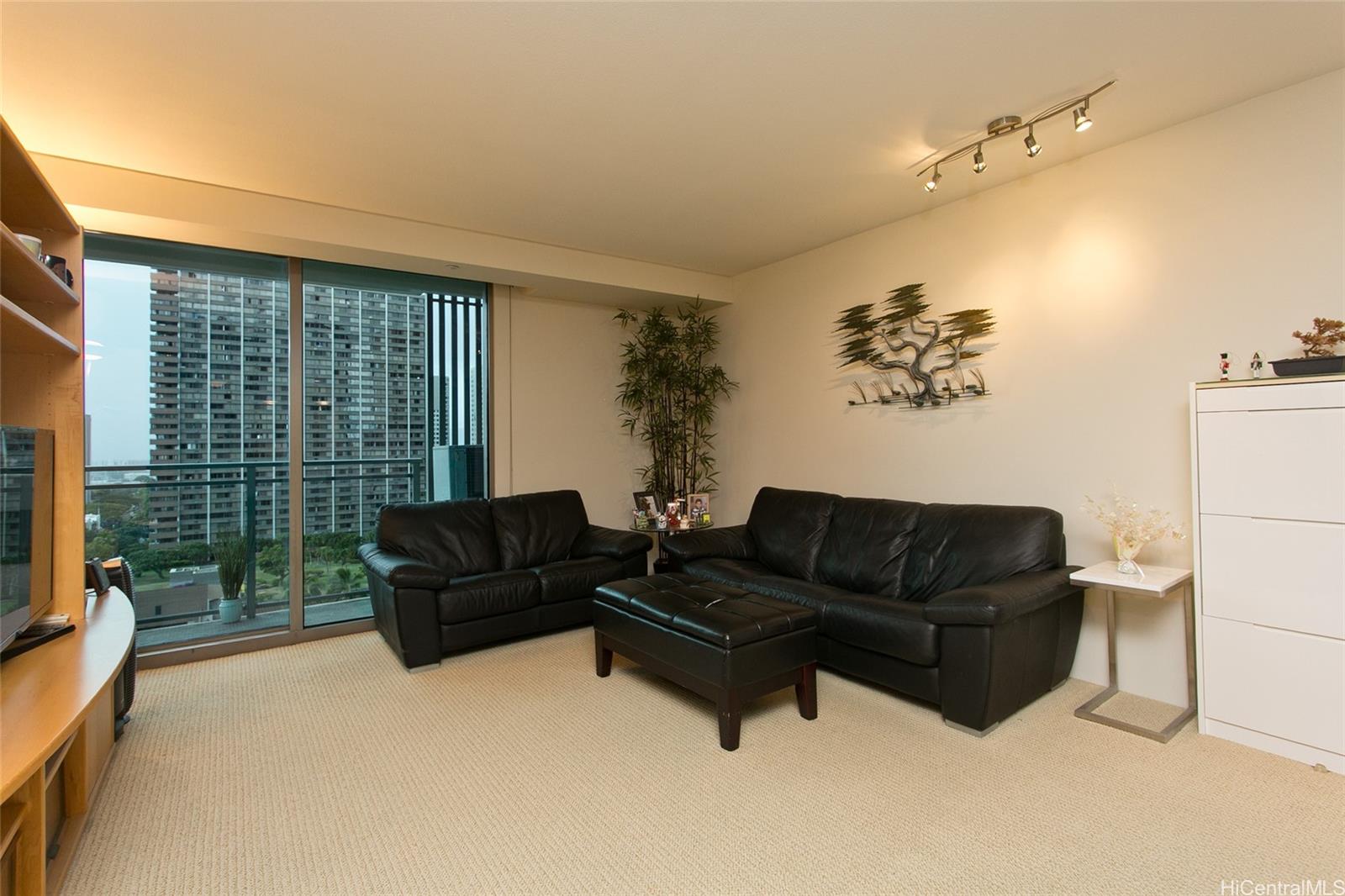 Capitol Place condo # 1403, Honolulu, Hawaii - photo 4 of 16