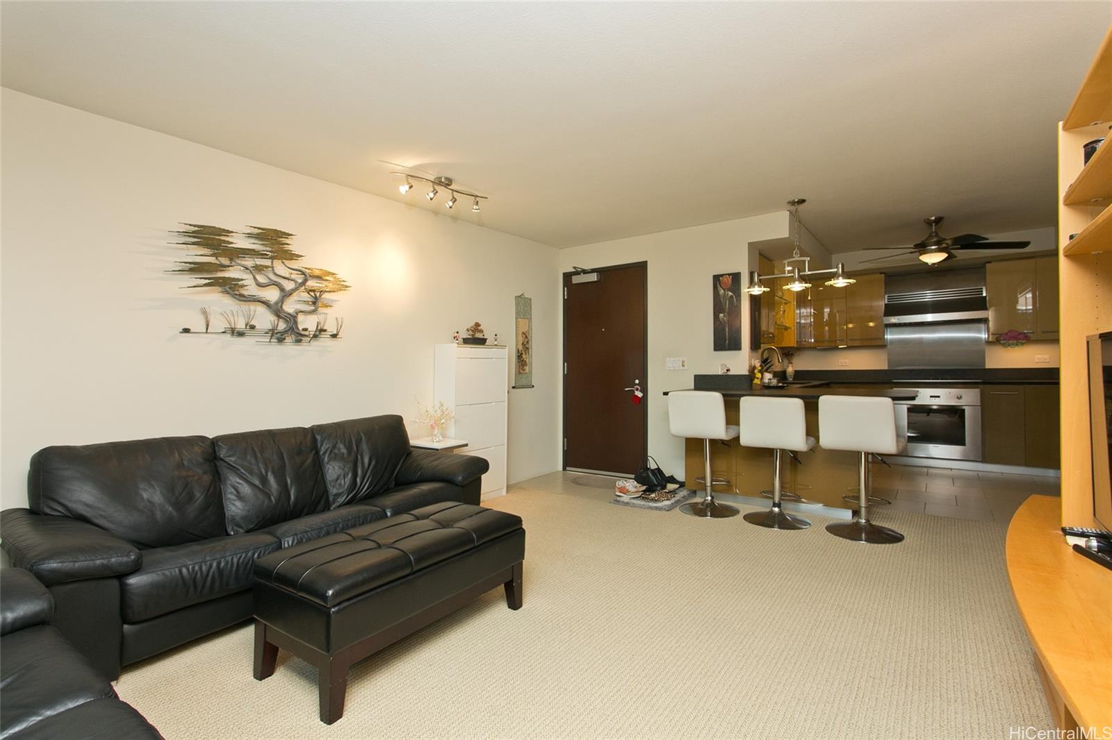Capitol Place condo # 1403, Honolulu, Hawaii - photo 5 of 16