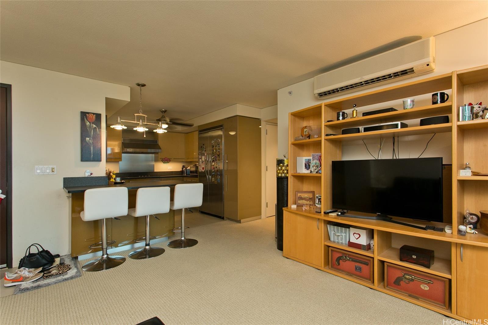 Capitol Place condo # 1403, Honolulu, Hawaii - photo 6 of 16