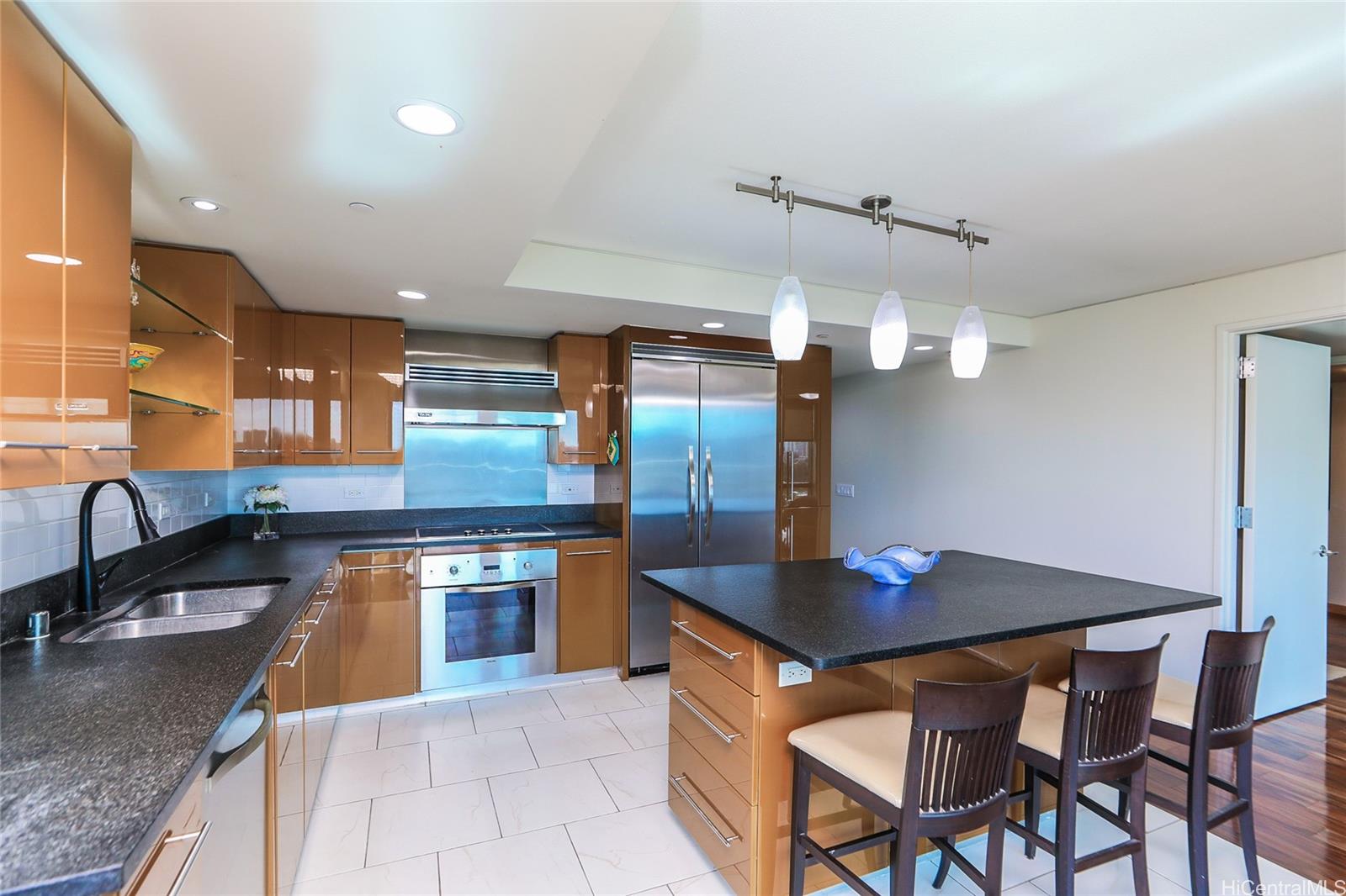 Capitol Place condo # 2302, Honolulu, Hawaii - photo 3 of 25