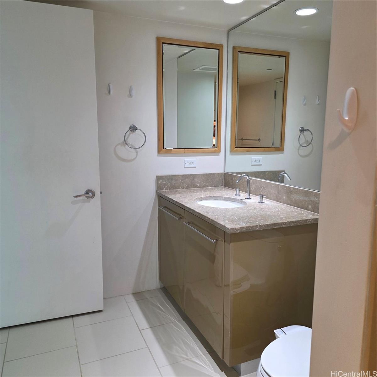 1200 Queen Emma St Honolulu - Rental - photo 9 of 24