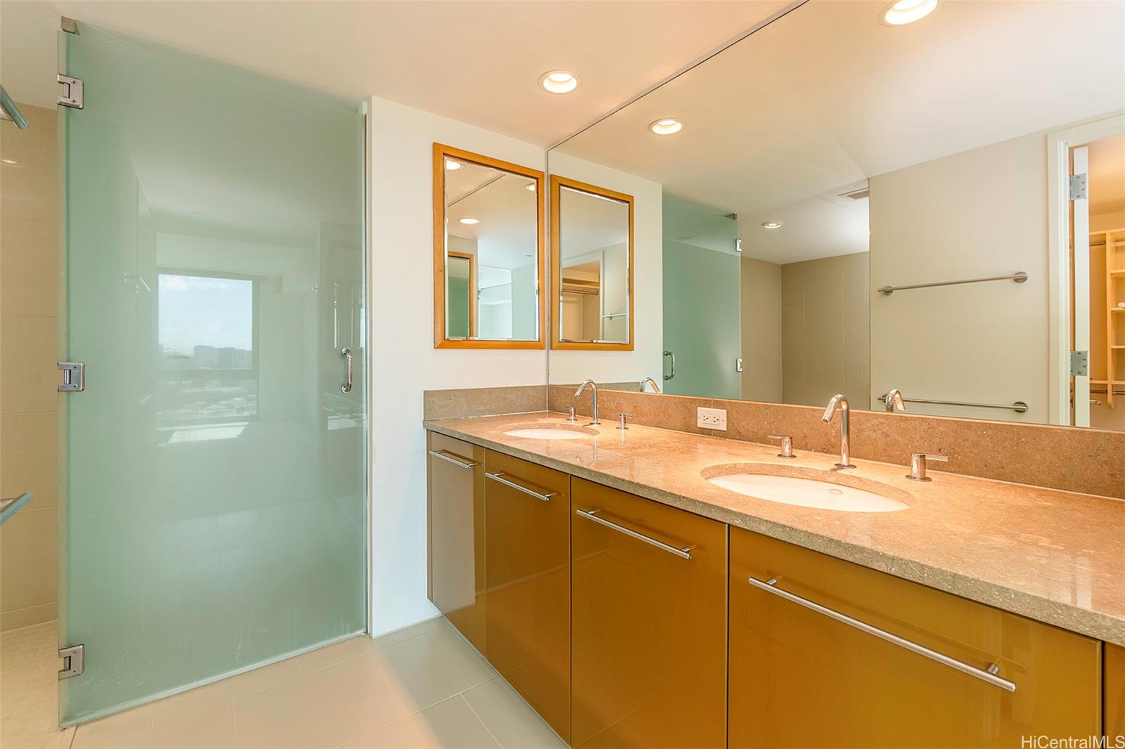 Capitol Place condo # 3012, Honolulu, Hawaii - photo 11 of 25