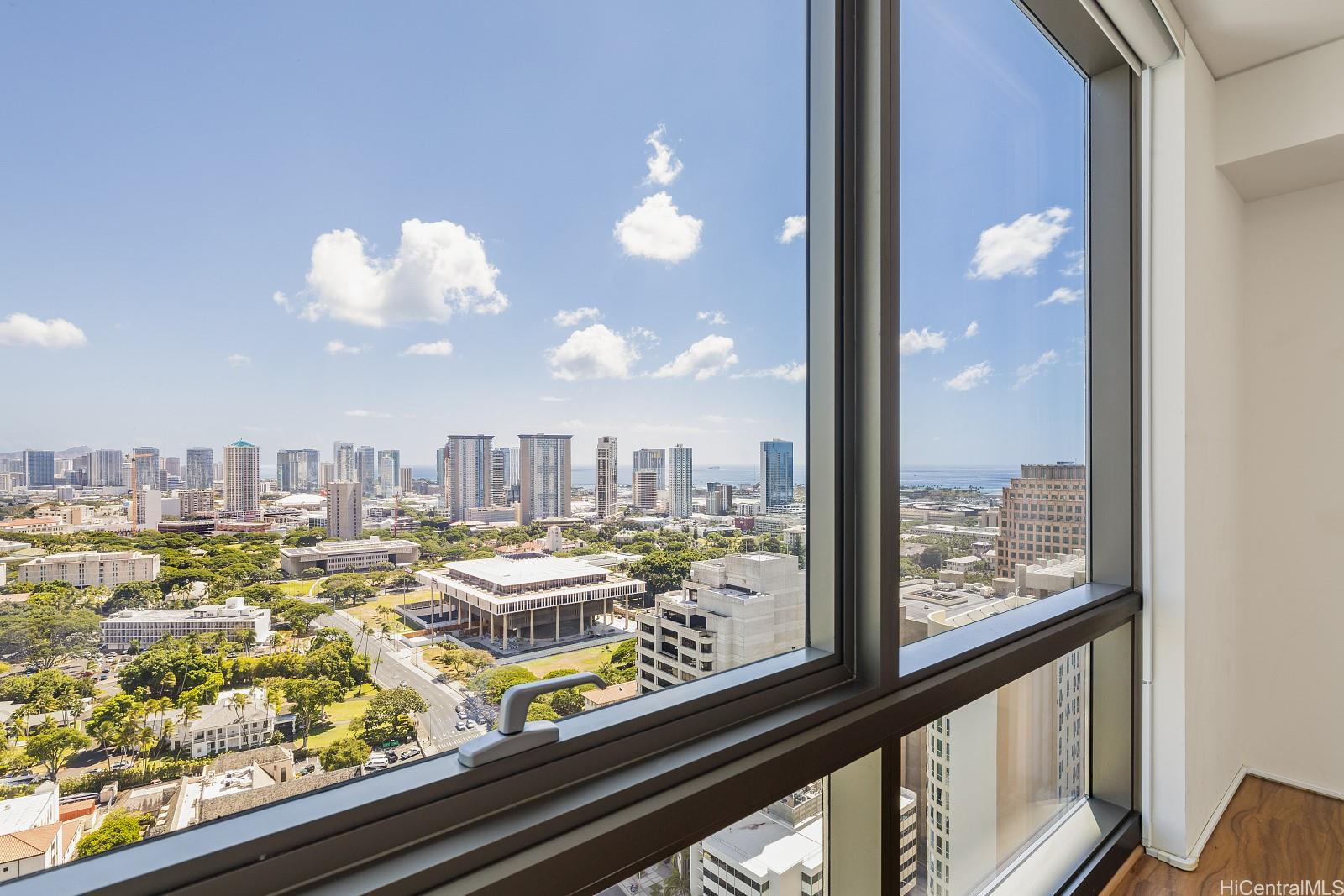 Capitol Place condo # 3207, Honolulu, Hawaii - photo 11 of 25