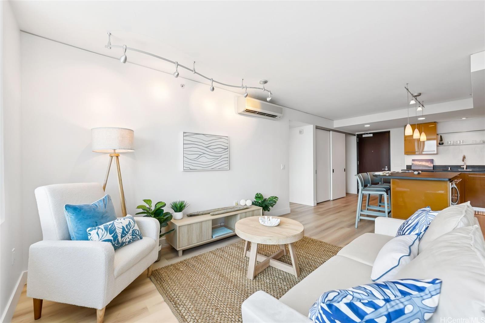 Capitol Place condo # 3405, Honolulu, Hawaii - photo 3 of 25