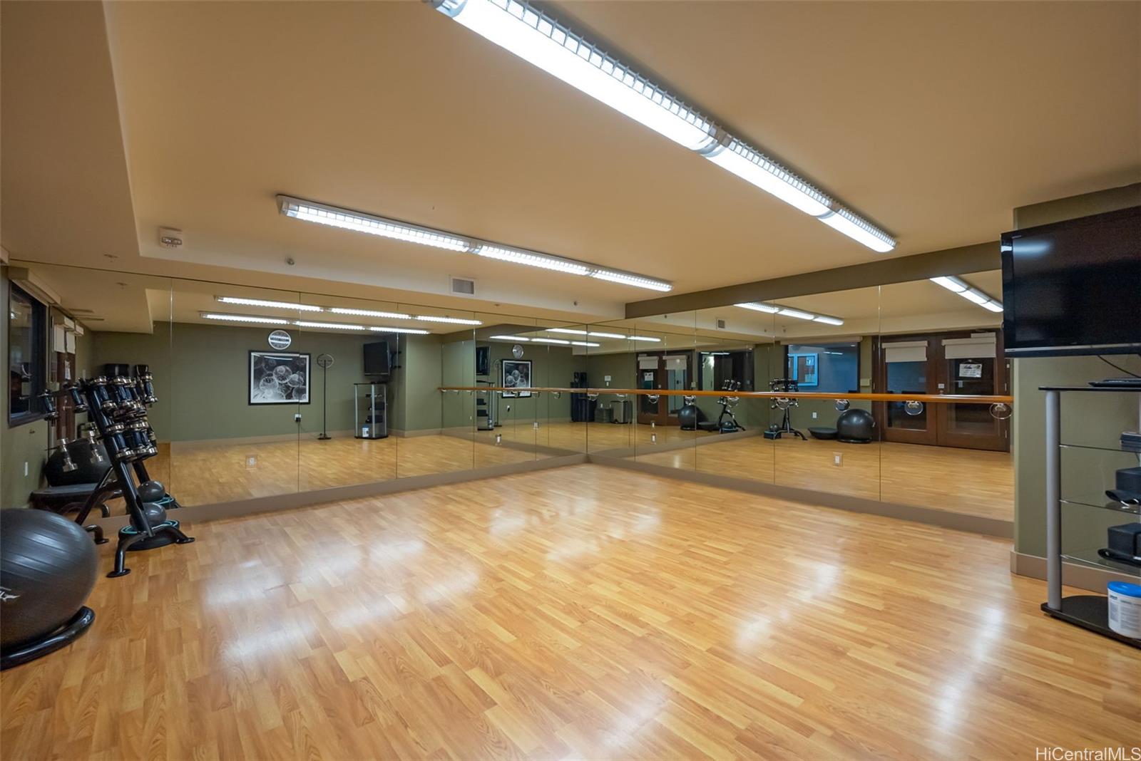 Capitol Place condo # 3405, Honolulu, Hawaii - photo 24 of 25