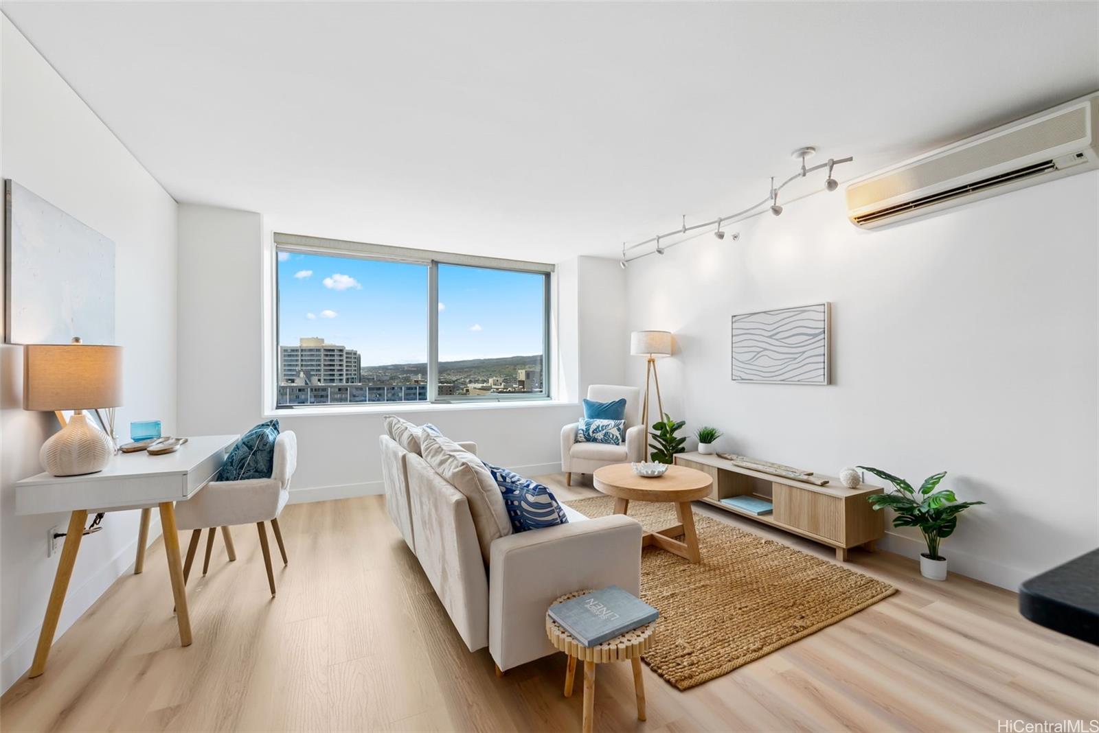 Capitol Place condo # 3405, Honolulu, Hawaii - photo 4 of 25