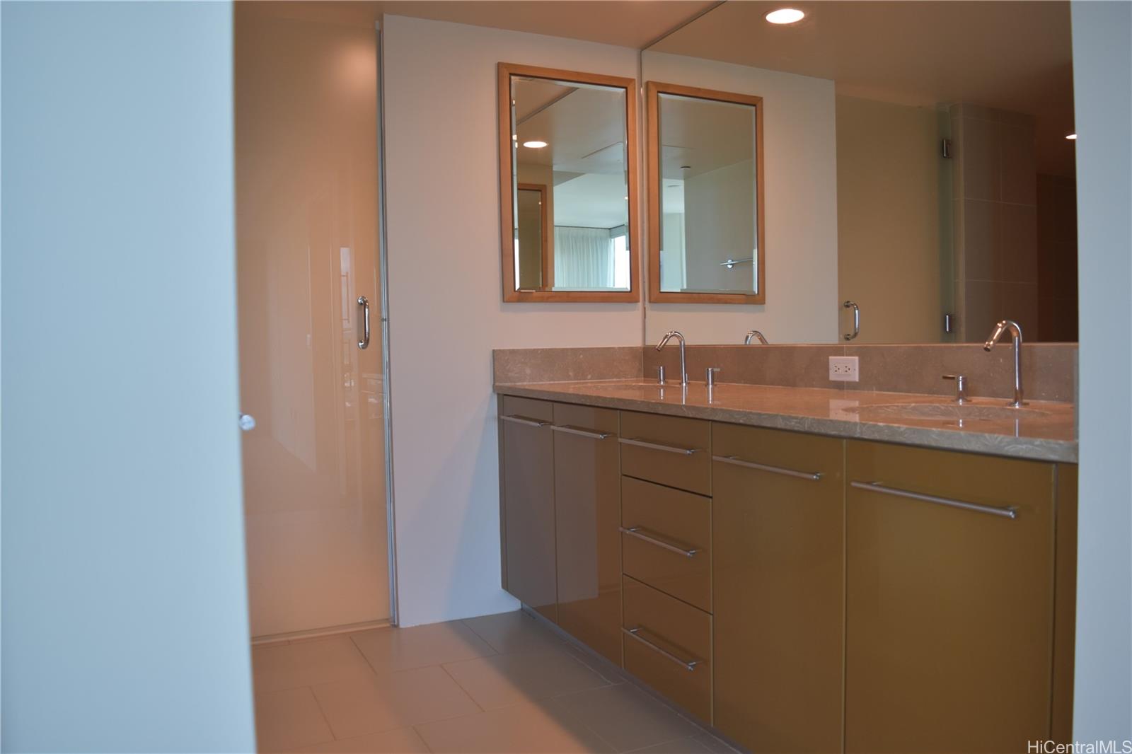 Capitol Place condo # 3511, Honolulu, Hawaii - photo 23 of 24