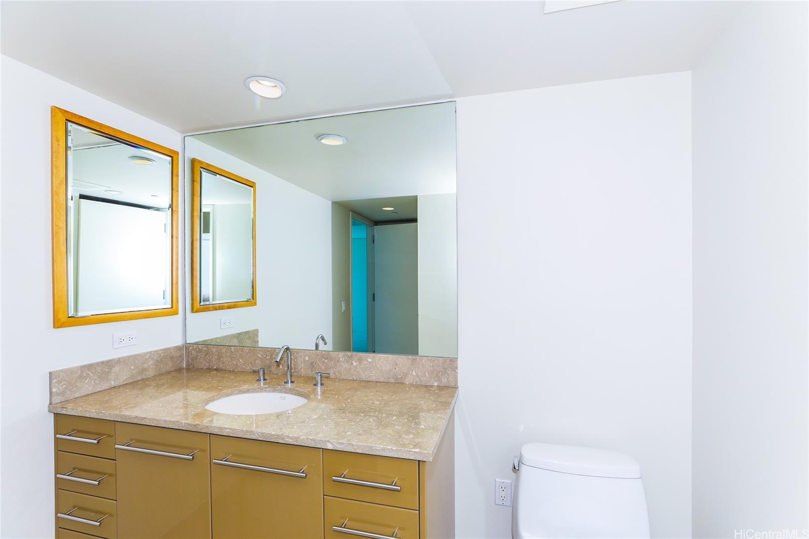 1200 Queen Emma St Honolulu - Rental - photo 13 of 25