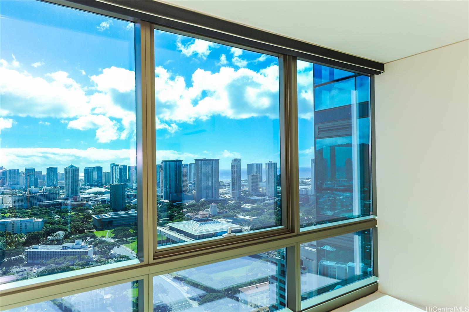 1200 Queen Emma St Honolulu - Rental - photo 3 of 25